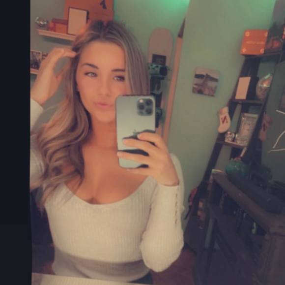 nicoleellement
